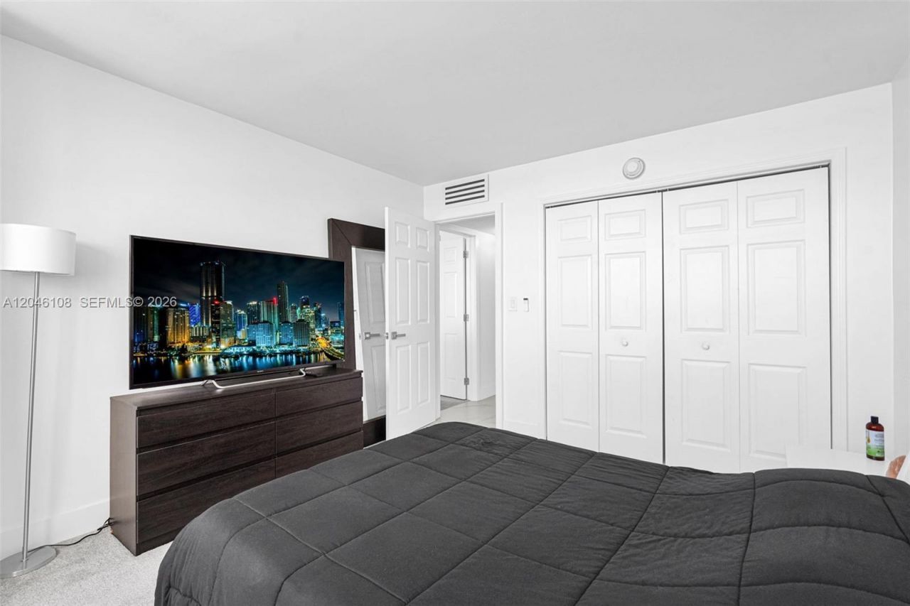2016 Bay Dr , Unit 808, Miami Beach, FL 33141 Photo