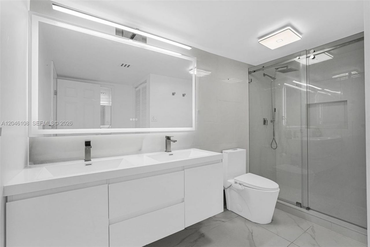 2016 Bay Dr , Unit 808, Miami Beach, FL 33141 Photo