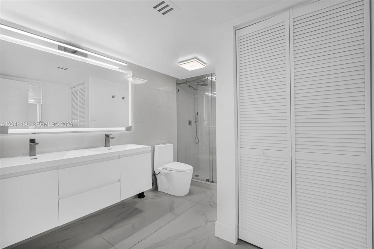 2016 Bay Dr , Unit 808, Miami Beach, FL 33141 Photo