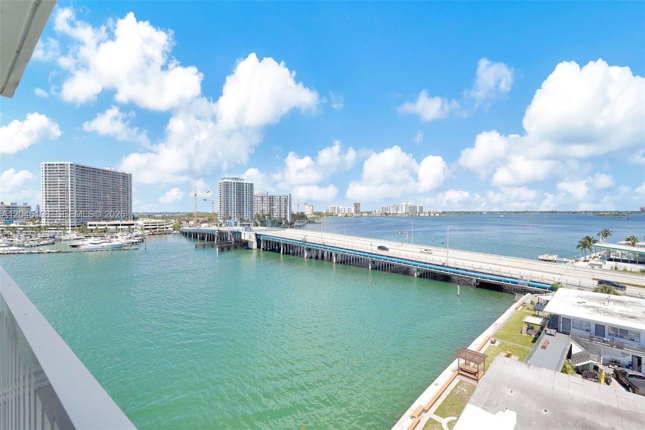 2016 Bay Dr , Unit 808, Miami Beach, FL 33141 Photo