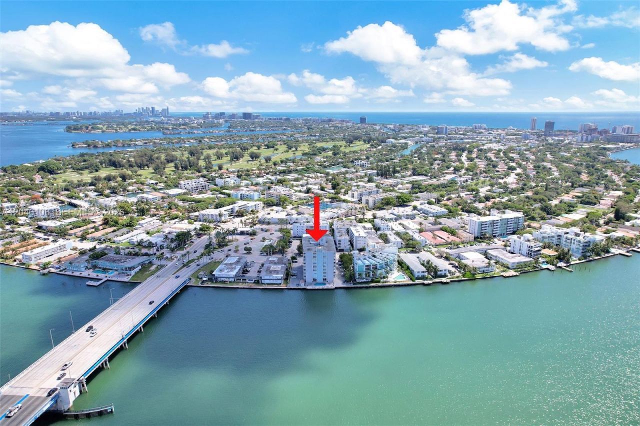 2016 Bay Dr , Unit 808, Miami Beach, FL 33141 Photo