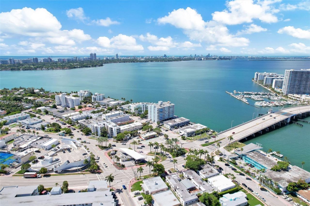 2016 Bay Dr , Unit 808, Miami Beach, FL 33141 Photo