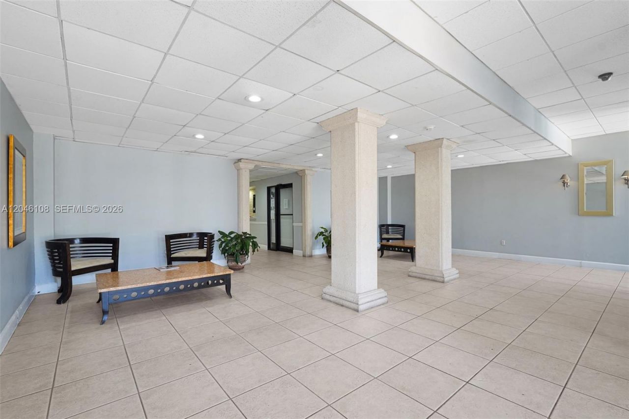 2016 Bay Dr , Unit 808, Miami Beach, FL 33141 Photo