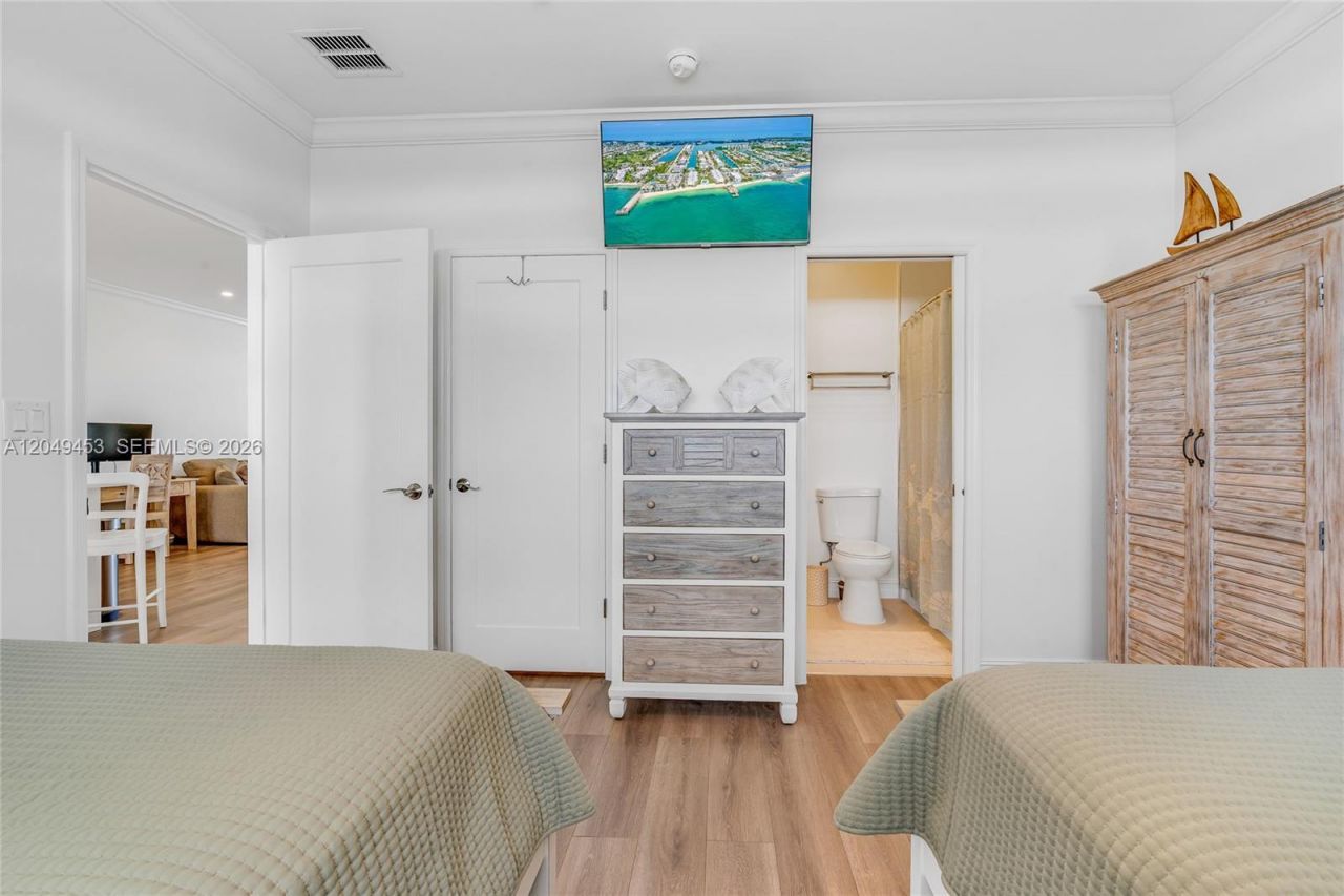 501 E Ocean Dr, Unit 28, Key Colony, FL 33051 Photo