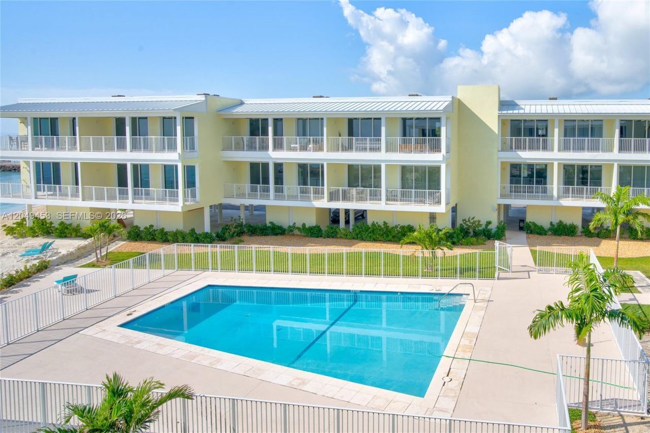 501 E Ocean Dr, Unit 28, Key Colony, FL 33051 Photo