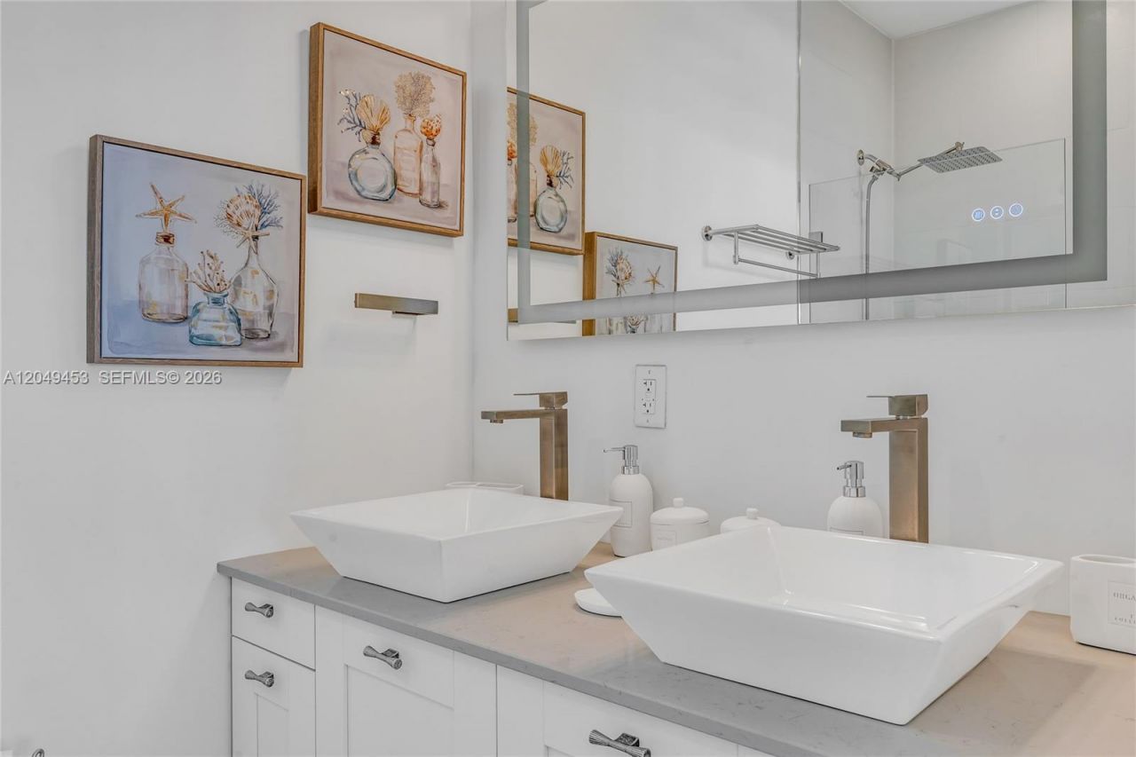 501 E Ocean Dr, Unit 28, Key Colony, FL 33051 Photo