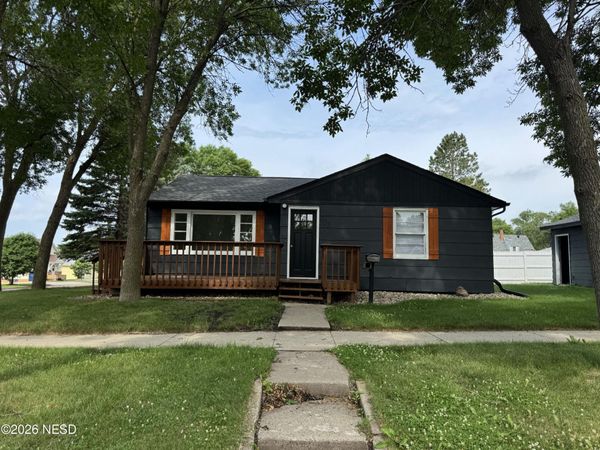 203 6TH STREET NE, Watertown, SD 57201