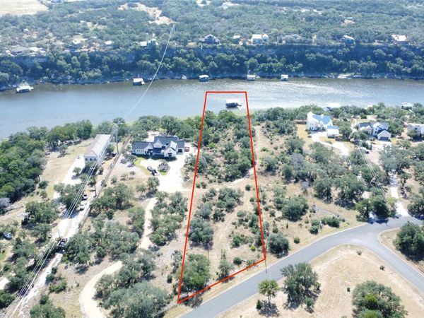 1427 Likeness RD, Spicewood, TX 78669