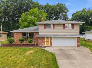 1351 N Circle View Drive, Seven Hills, OH 44131
