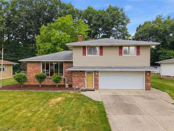1351 N Circle View Drive, Seven Hills, OH 44131