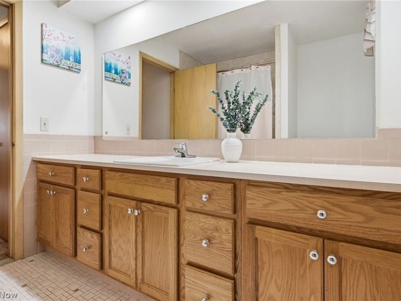 1351 N Circle View Drive, Seven Hills, OH 44131 Photo 13