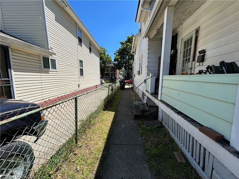 1764 E 33rd Street, Cleveland, OH 44114 Photo 17