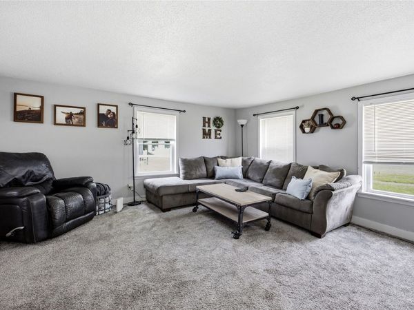 1310 8th St , Marion, IA 52302