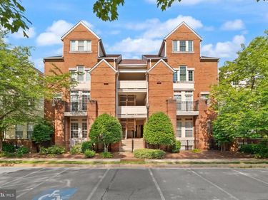 1324 GARDEN WALL CIRCLE, Unit B, RESTON, VA 20194