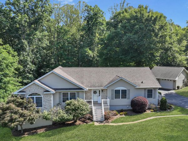 401 Whisperway RD, Moneta, VA 24121