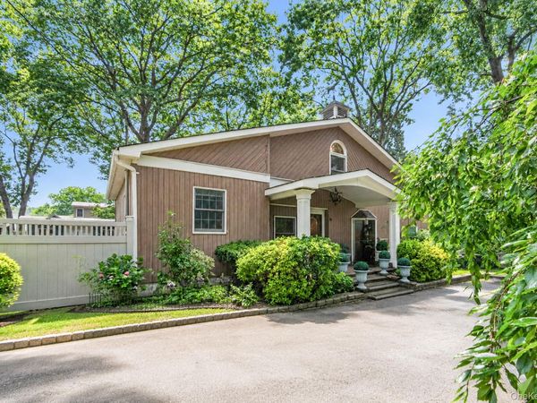 208 Avenue C , Ronkonkoma, NY 11779
