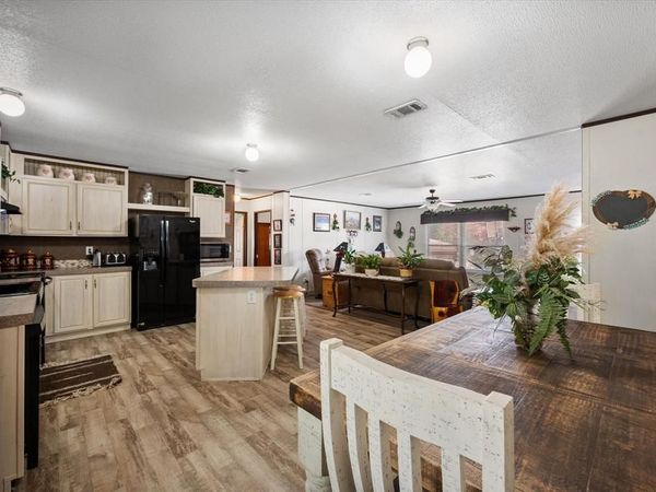 202 N 3rd Street E, Dawson, TX 76639