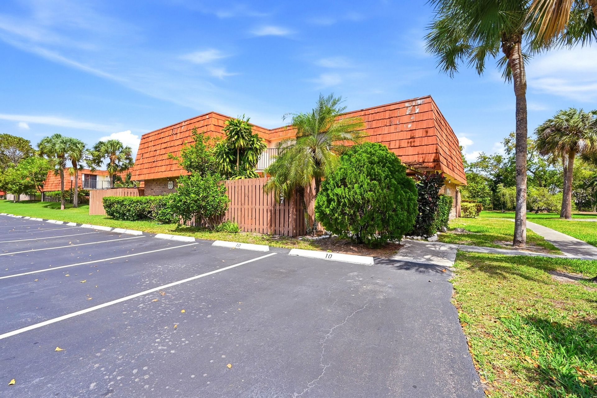8337 N Coral Circle, North Lauderdale, FL 33068 Main Photo