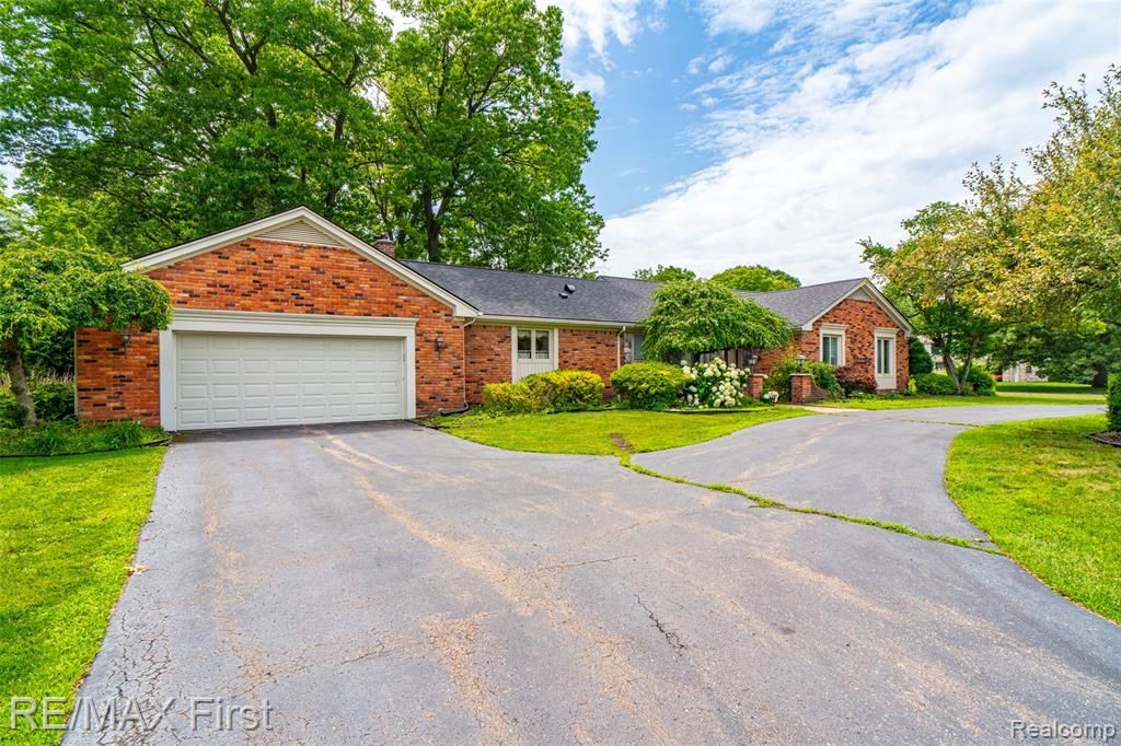 1899 Ledbury Drive, Bloomfield Hills, MI 48304 Main Photo