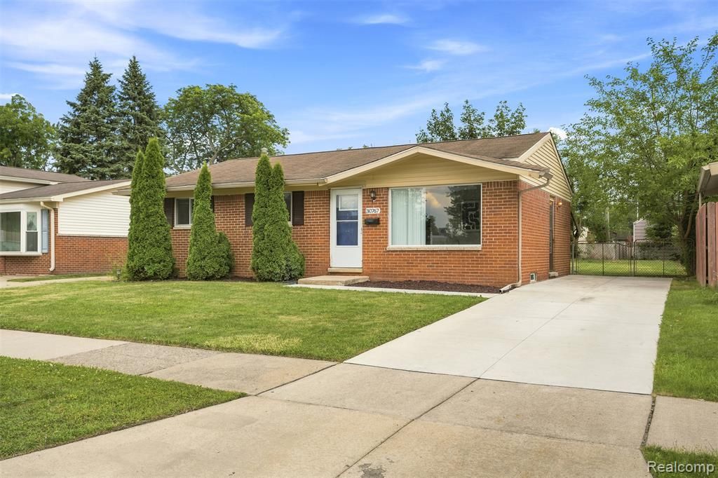 30767 Bennington Street, Westland, MI 48186 Main Photo