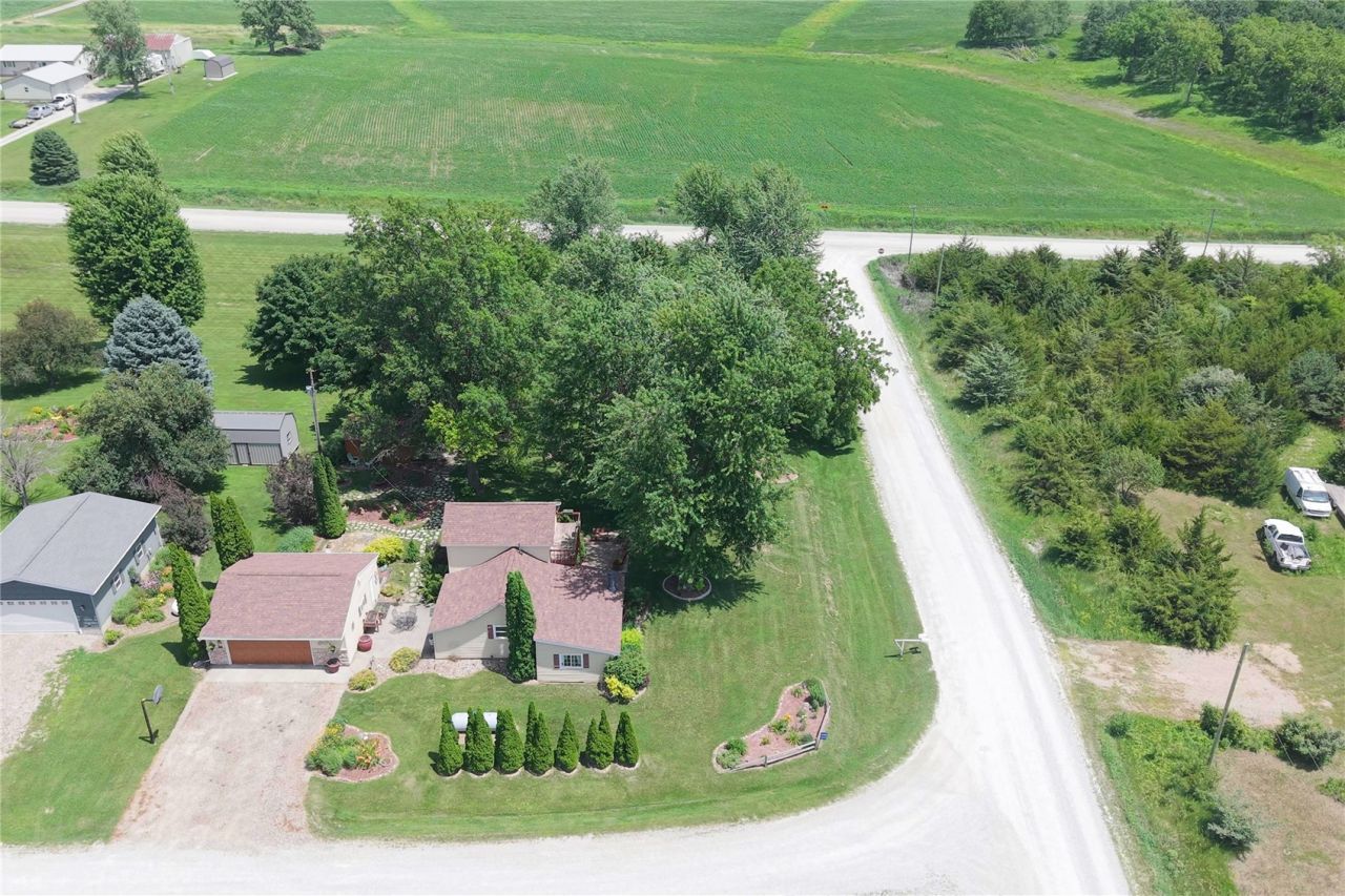 1690 140th Street Nw, Swisher, IA 52338 Main Photo