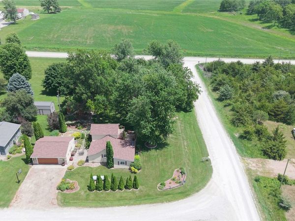 1690 140th Street NW, Swisher, IA 52338