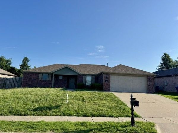 306 N Lion Drive , Gravette, AR 72736