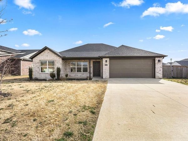 1052 Hampton Street , Tontitown, AR 72762