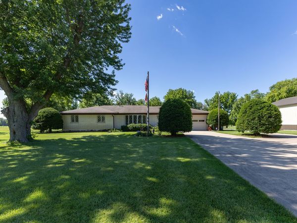 17028 Hubbard Road, East Moline, IL 61244