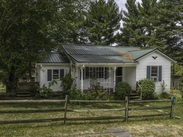 22 Conifer LN , Lexington, VA 24450