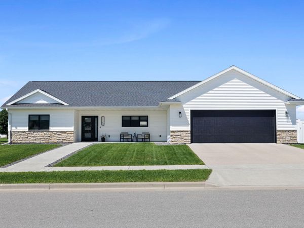 1120 Crockett Dr, Holmen, WI 54636