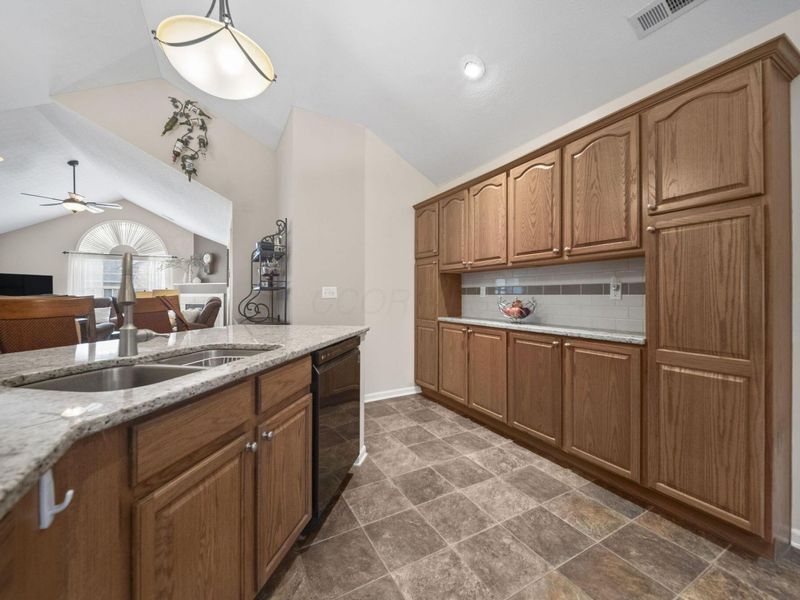 217 Stonegate Loop , Pataskala, OH 43062 Photo 15