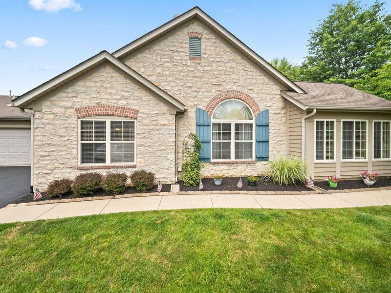 217 Stonegate Loop , Pataskala, OH 43062 Photo 2