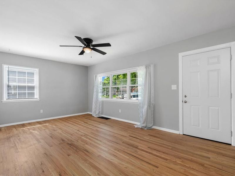 913 Weldon Avenue, Columbus, OH 43224 Photo 7