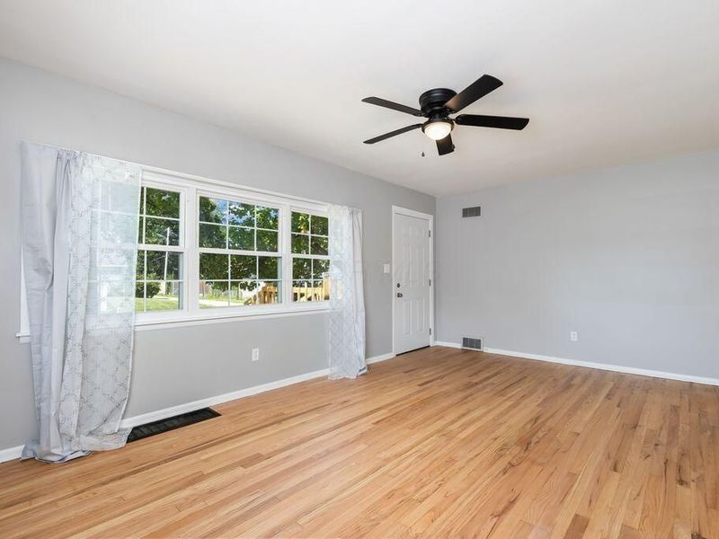 913 Weldon Avenue, Columbus, OH 43224 Photo 8