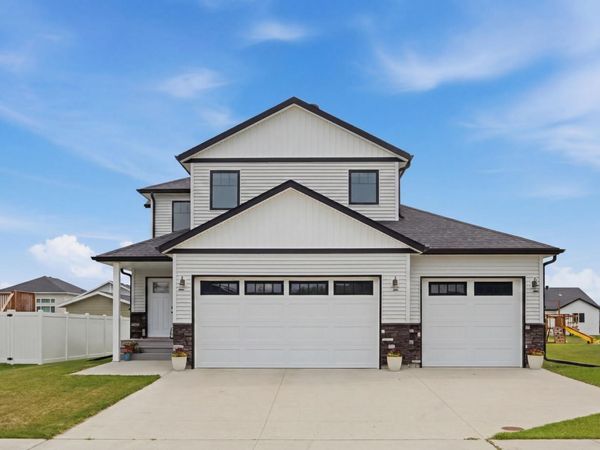 504 6th Street E, Horace, ND 58047
