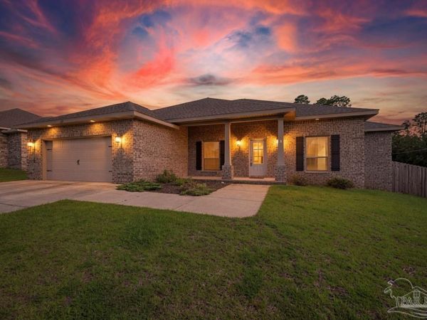 400 Broadleaf Cir, Cantonment, FL 32533