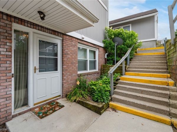 227-E Portage Lakes Drive , Akron, OH 44319