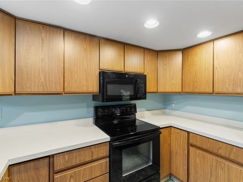 227-E Portage Lakes Drive, Akron, OH 44319 Photo 13
