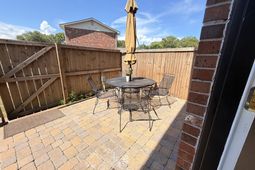 415 Parkdale Drive photo 4