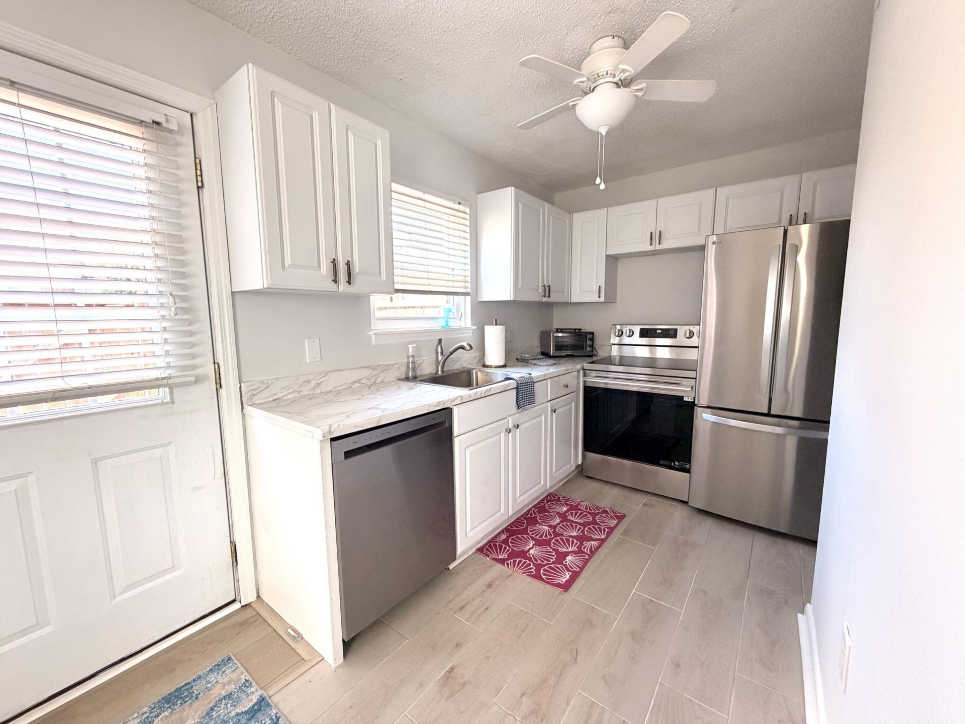 415 Parkdale Drive Photo 4