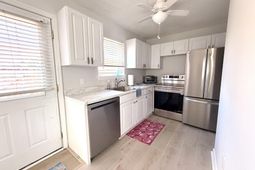 415 Parkdale Drive photo 4
