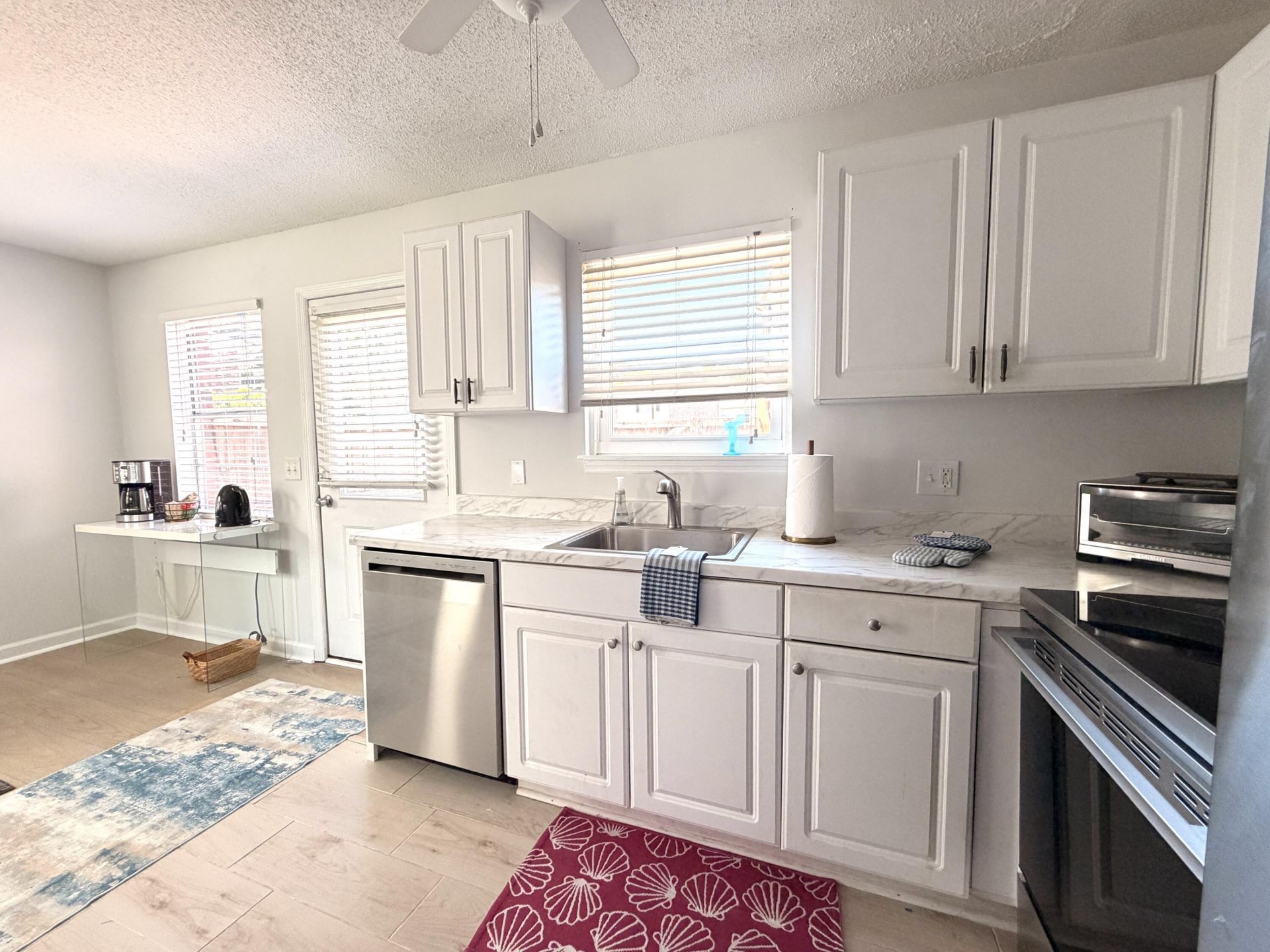 415 Parkdale Drive Photo 5
