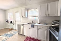 415 Parkdale Drive photo 4