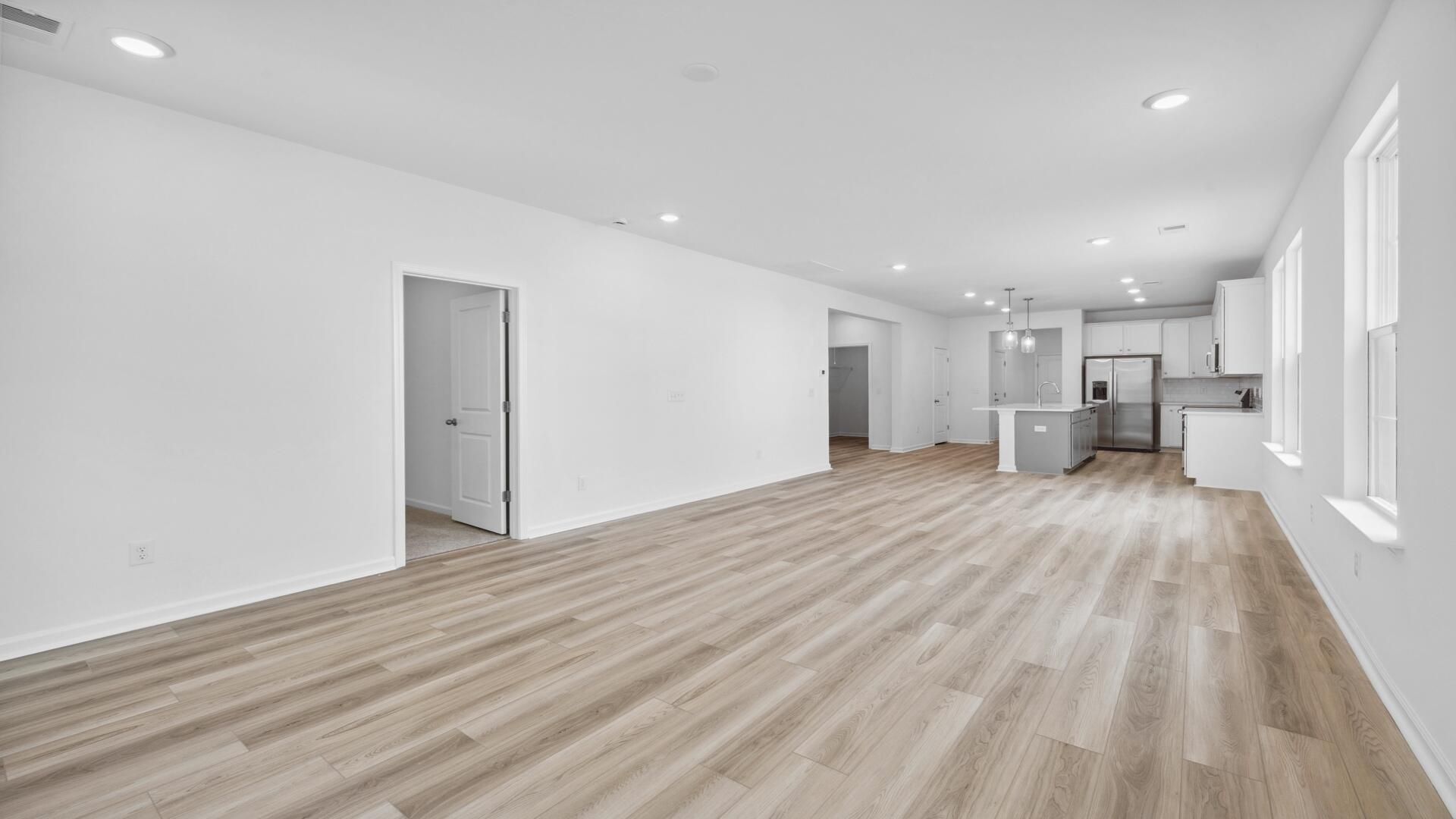 438 Cadbury Loop Photo 10