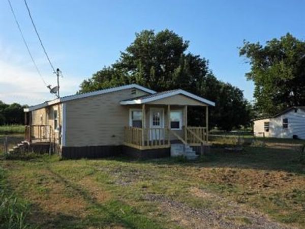 916 West Avenue B, Rosebud, TX 76570