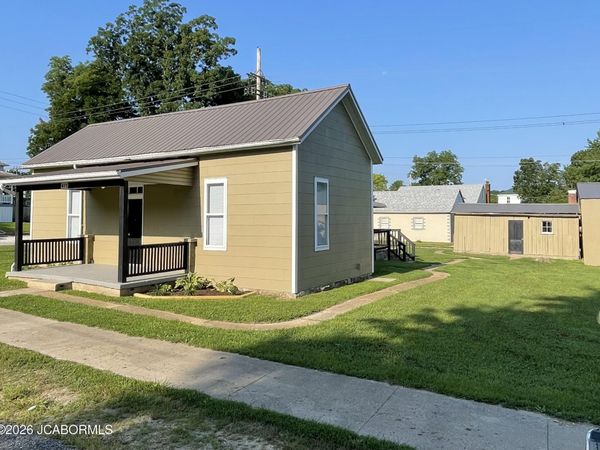 411 S LOCUST STREET, Chamois, MO 65024