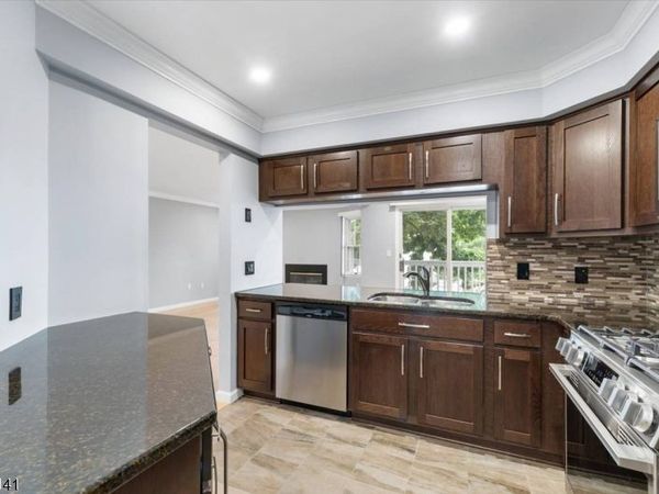 37 Amethyst Ln, Paterson, NJ 07501
