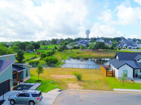 132 Woodbridge Court, La Vernia, TX 78121