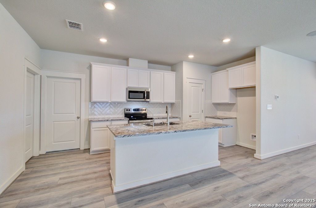 2703 Echinacea Path, Converse, TX 78109 Main Photo